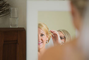 Mum and Bride and the veil. © Erika's Way Photography in Melbourne, Vic