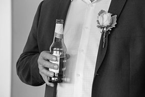 the groom and his Peroni beer © Erika's Way Photography